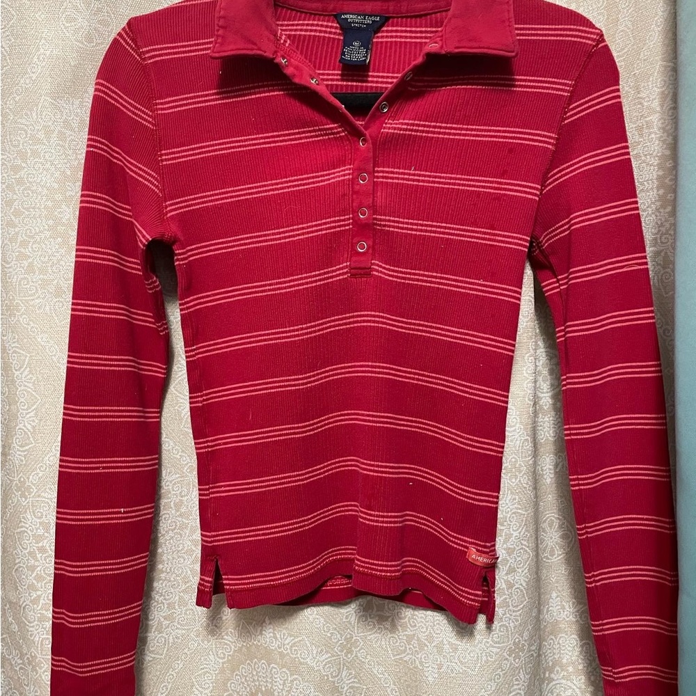Medium American Eagle, long sleeve.